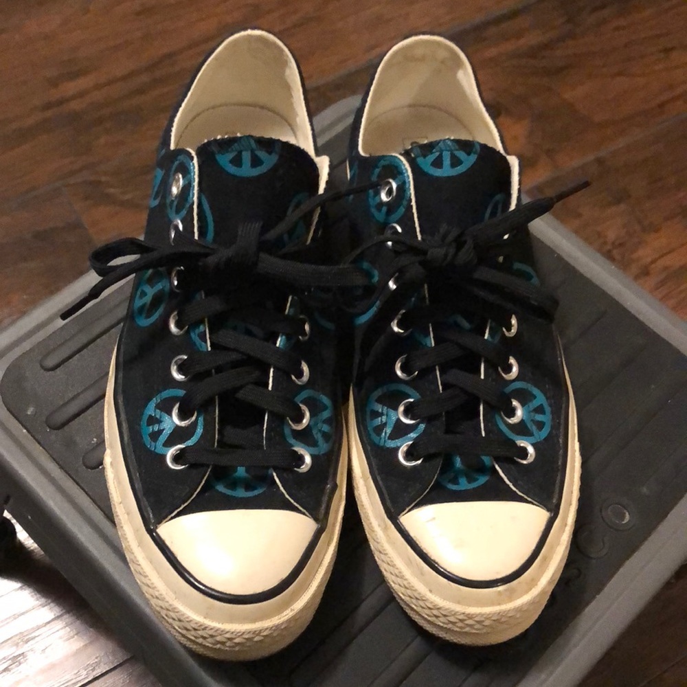 Converse Men's Black Low-Top Sneakers with Teal Peace Sign